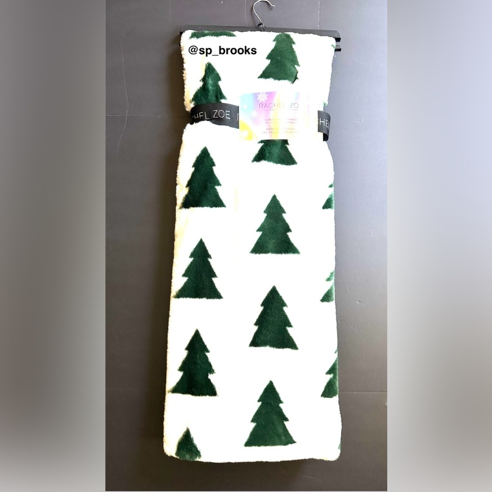 🎁Rachel Zoe Luxe Faux Fur Throw -50” x 70”- Green and White Christmas Tree Throw